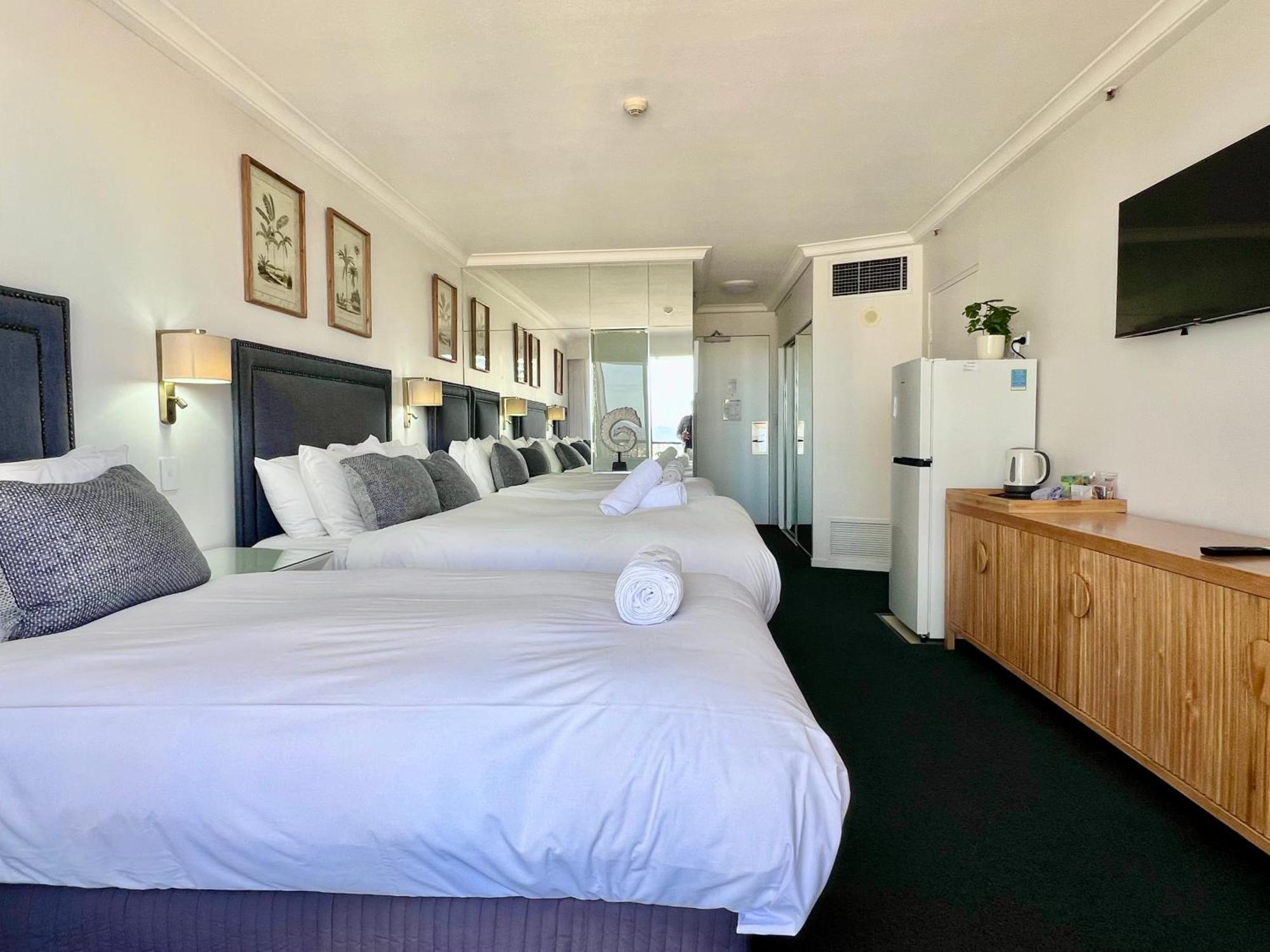 Level Ocean View Oasis With 3 Beds * Gold Coast